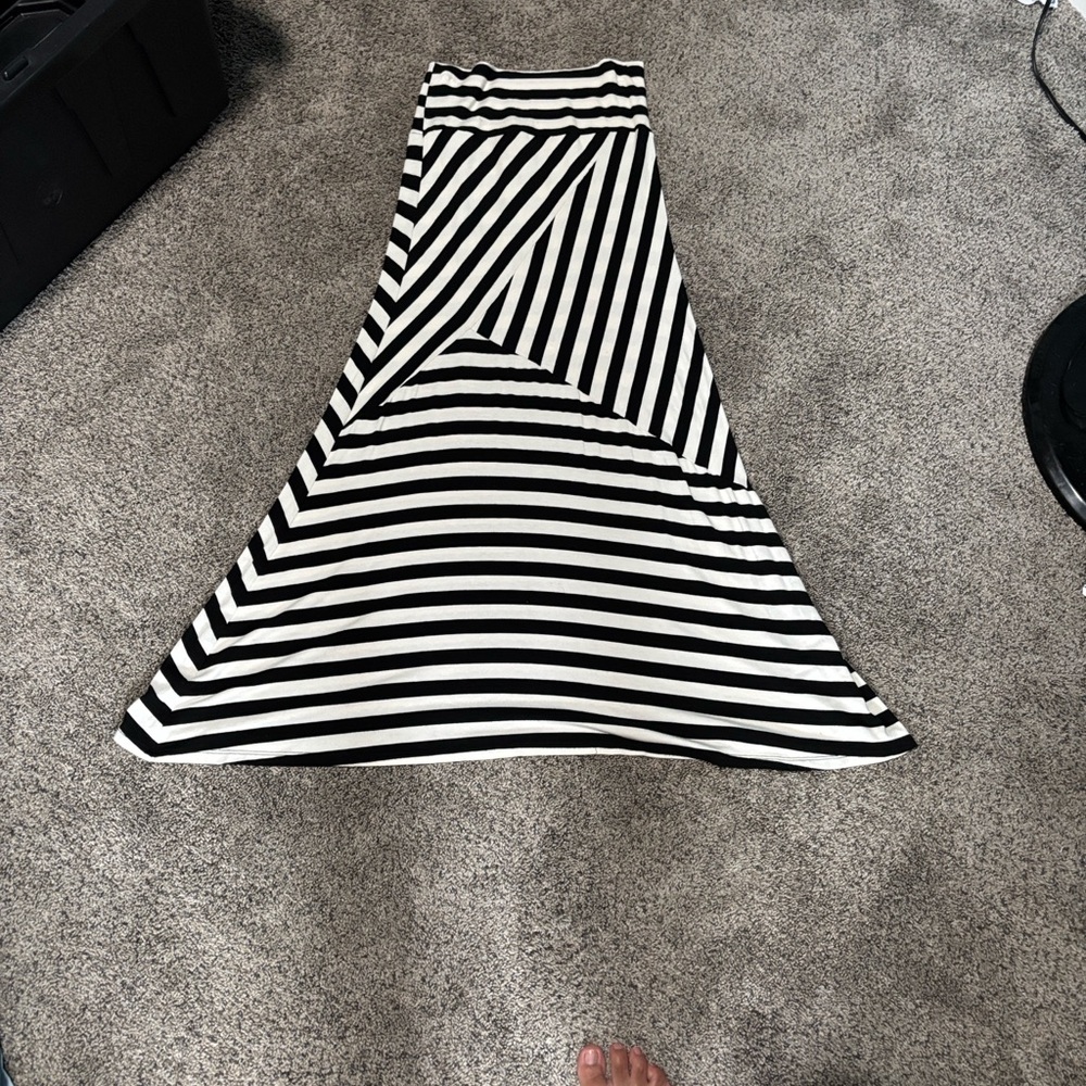 Elegant Black and White Striped A-Line Skirt